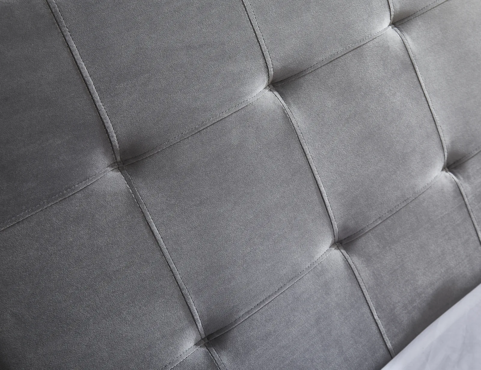 Tufted Straight-Back Upholstered Bed