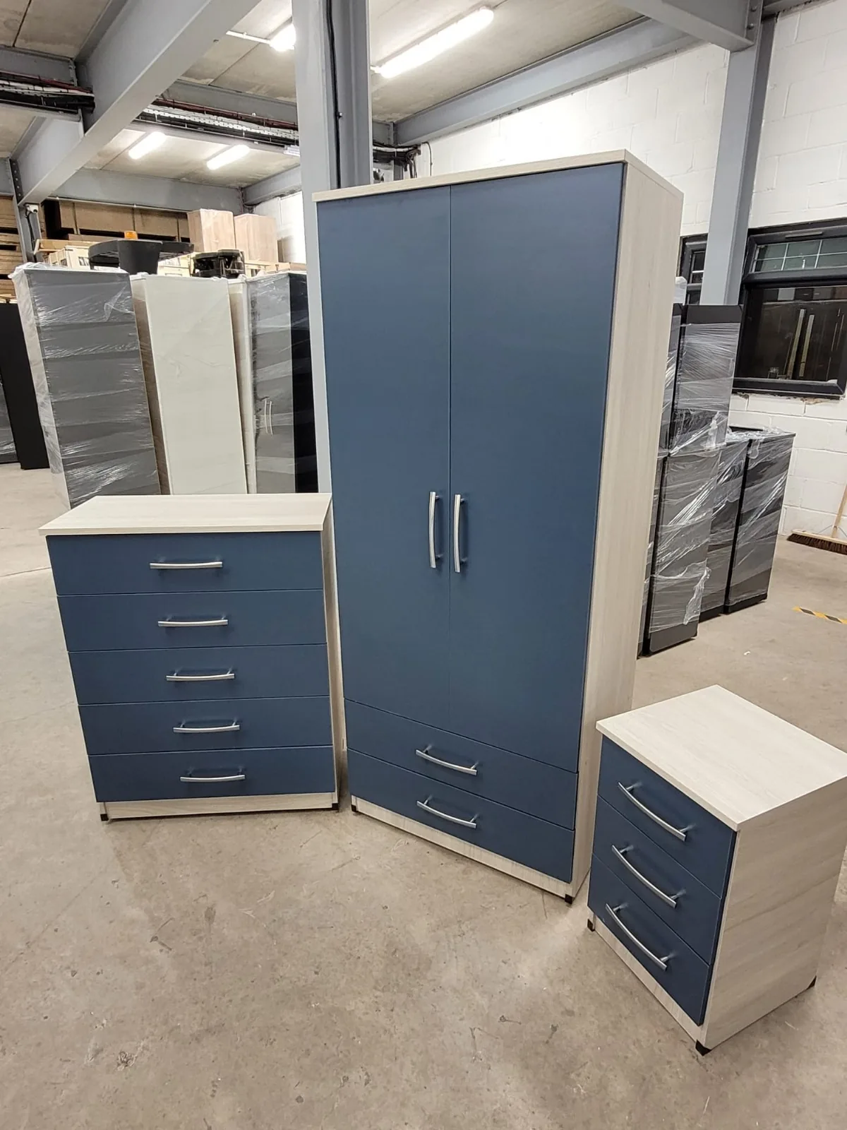 Mirrored wardrobe with a clean modern profile