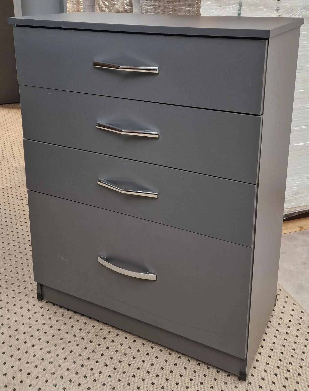 Chest of drawers in a contemporary white