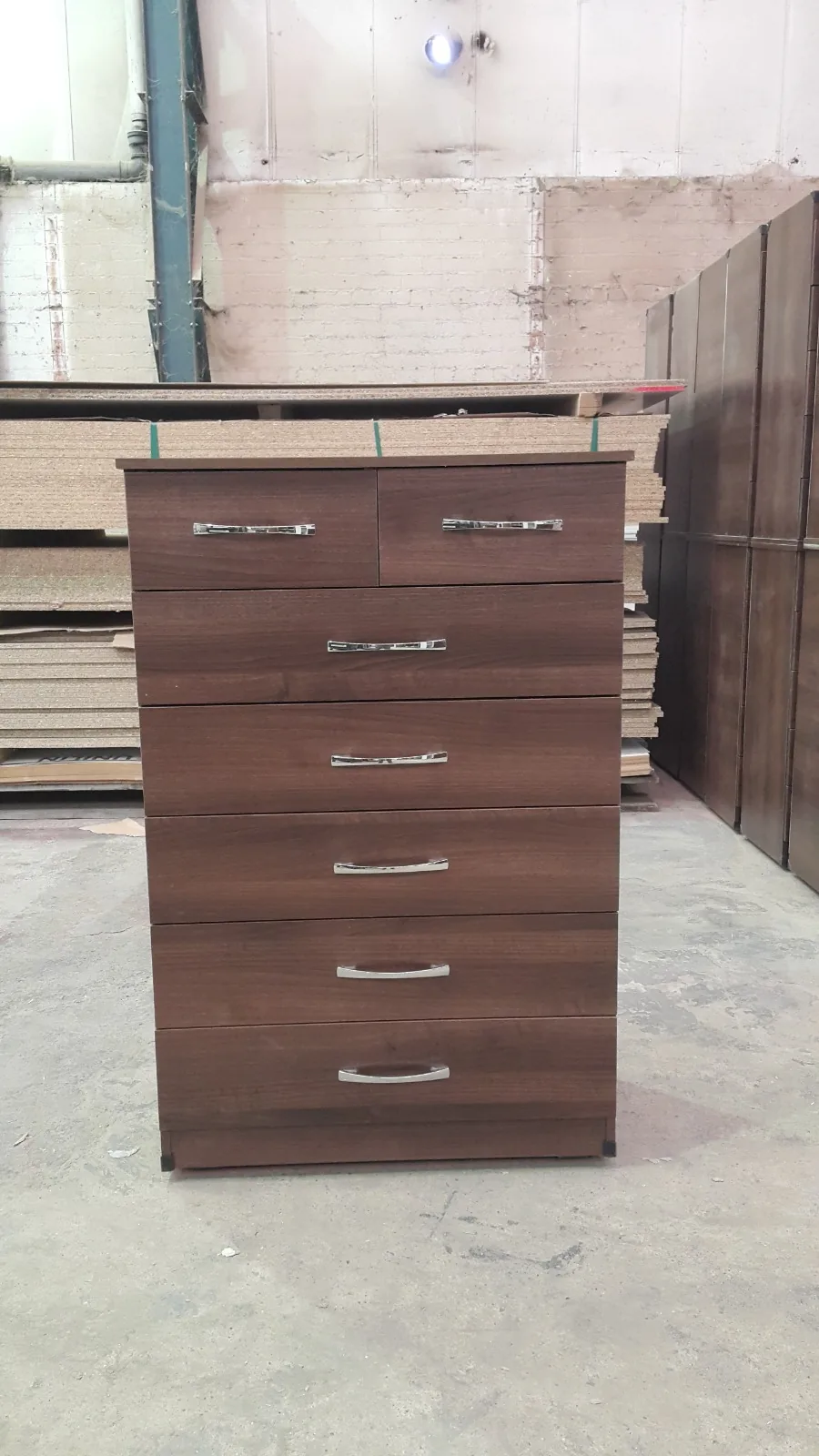 Coordinated bedroom furniture in oak