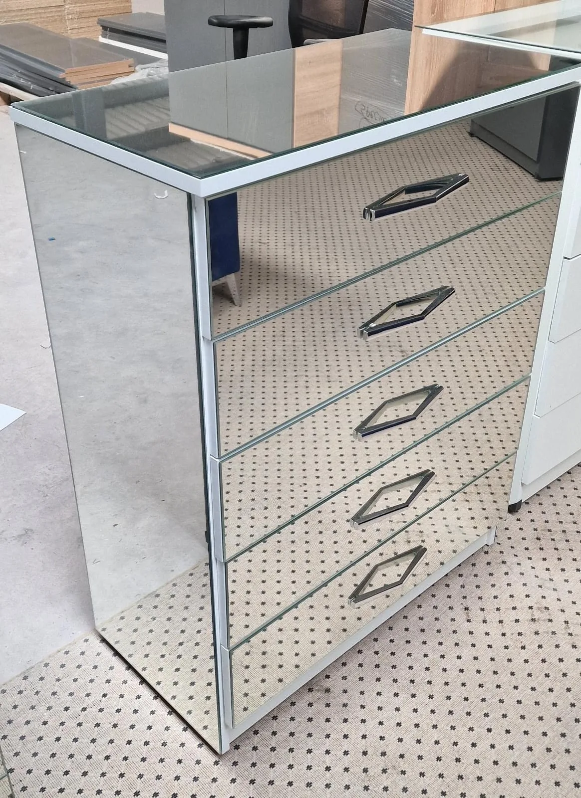 Mirrored chest of drawers with a soft sheen